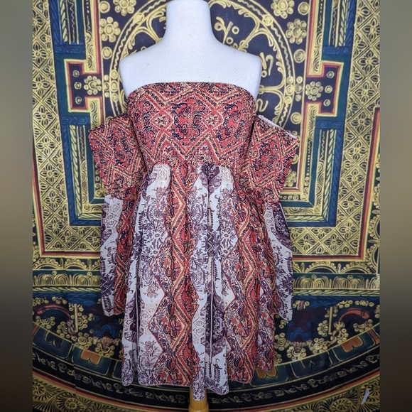 Off Shoulder Bell Sleeve Dress - Picture 3 of 4